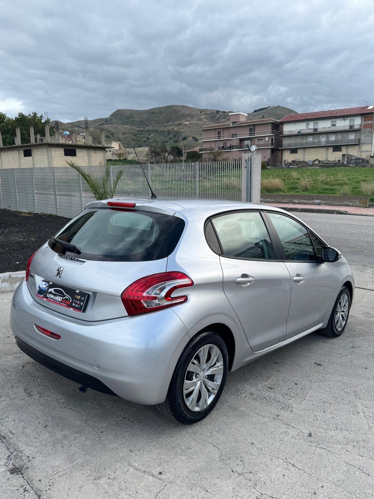 Peugeot 208 PureTech 82 5 porte Allure