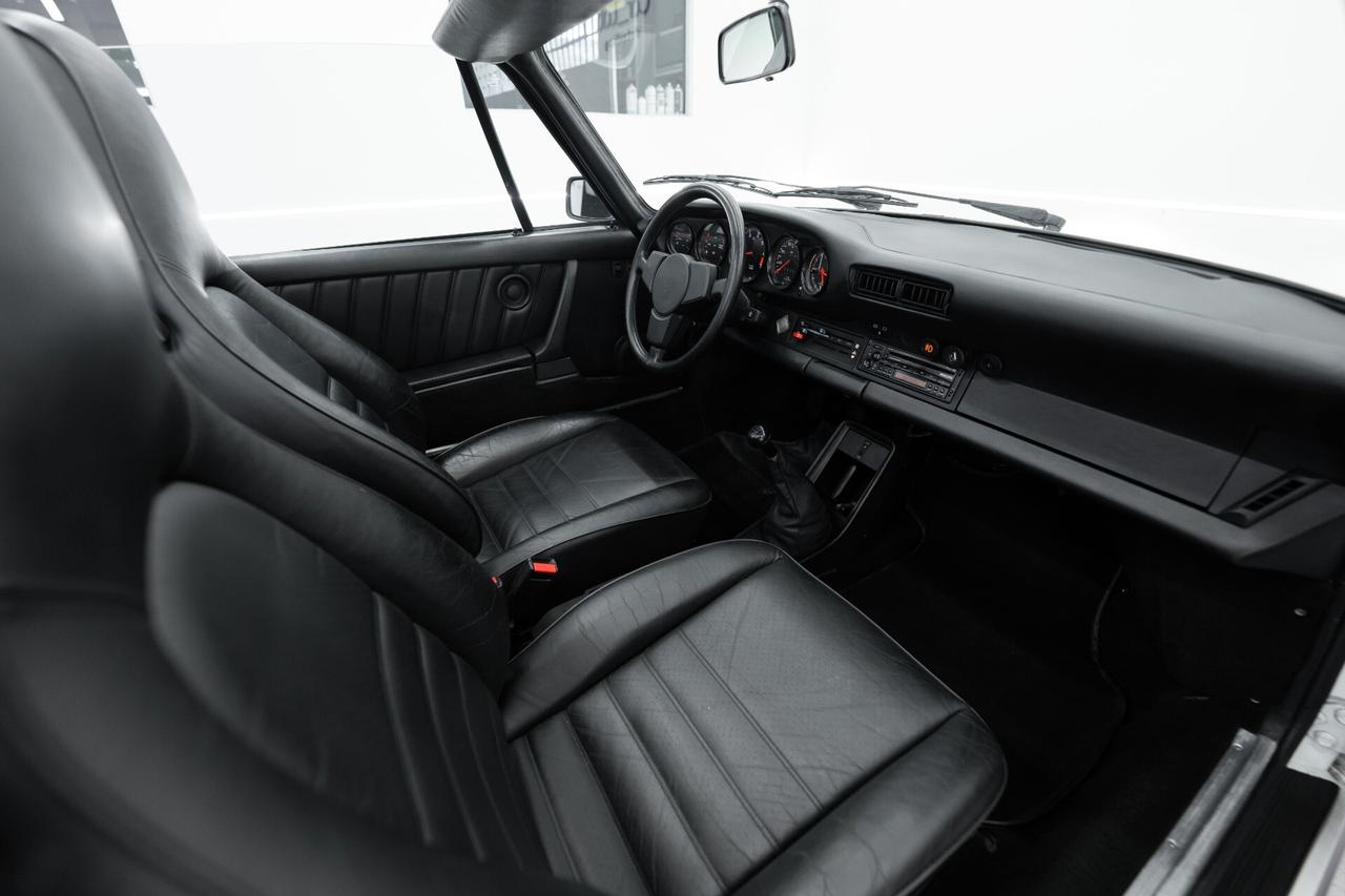 Porsche 911 Carrera 3.2 Cabriolet