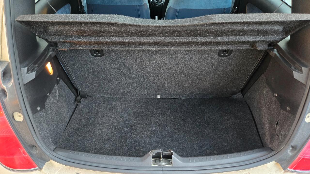 Lancia Ypsilon 1.2 Neopatentati 104600Km Euro4