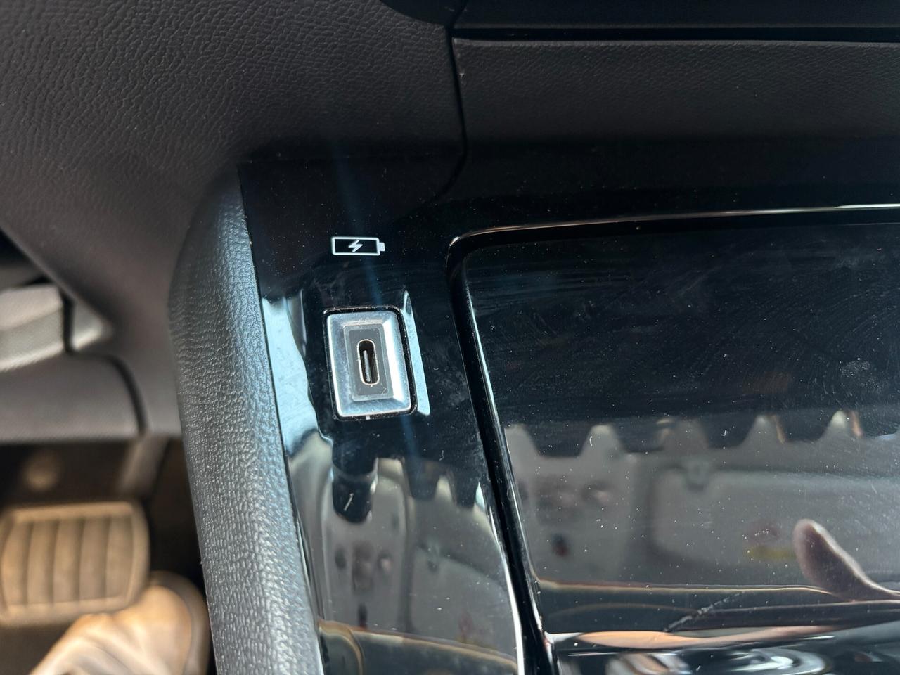 Peugeot 2008 BlueHDi 130 EAT8 Allure-2021