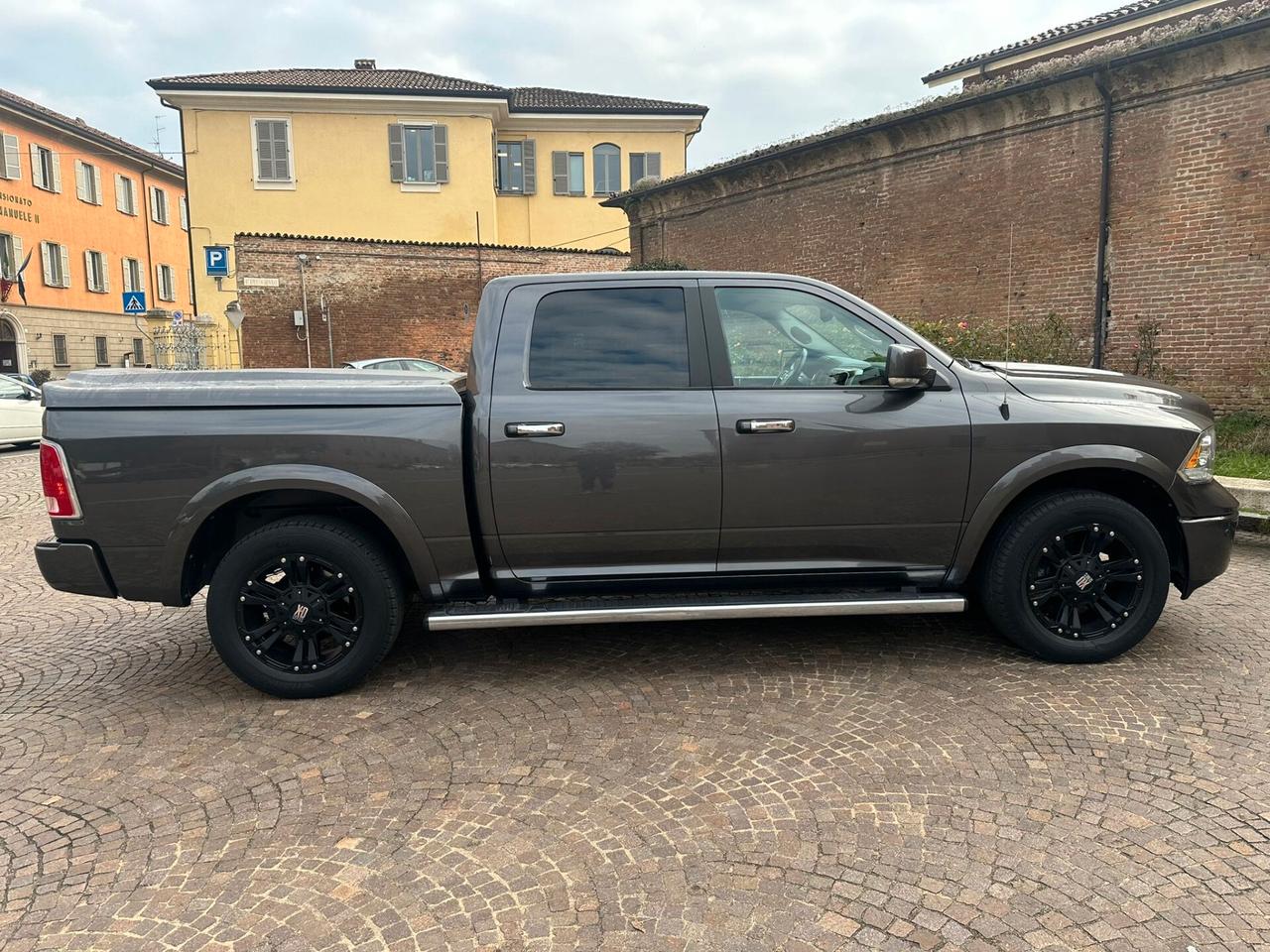 Dodge RAM 1500 5.7 V8 CREW CAB LARAMIE GPL