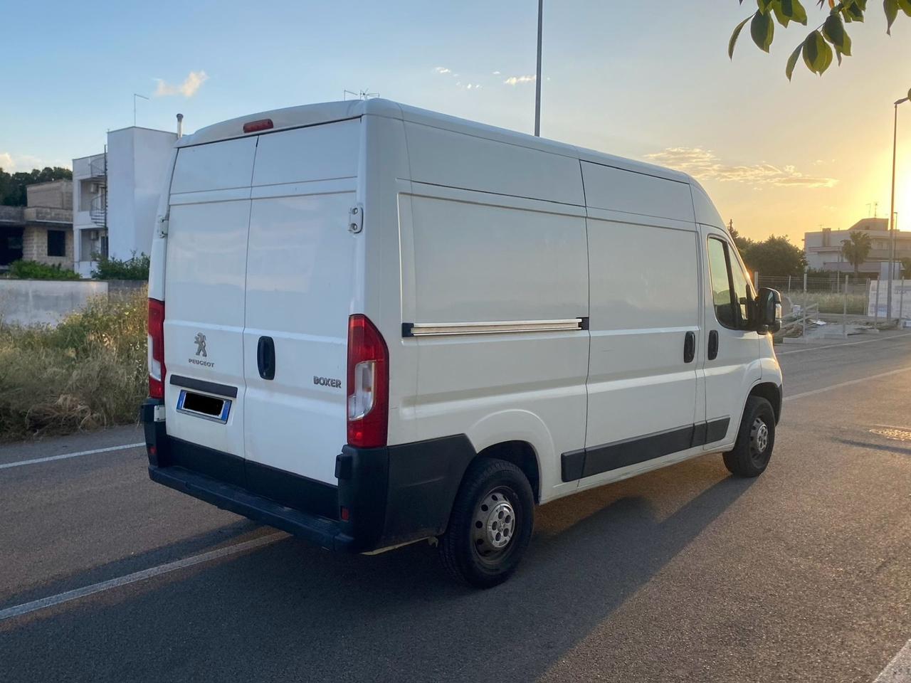 Peugeot Boxer 335 L2 H2 2.0 BlueHDI 130cv