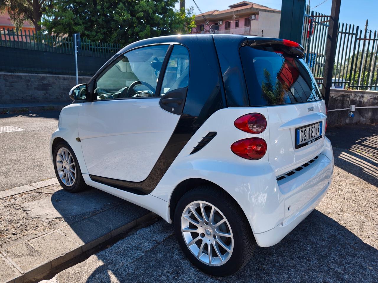 Smart ForTwo 1000 52 kW MHD coupé pure