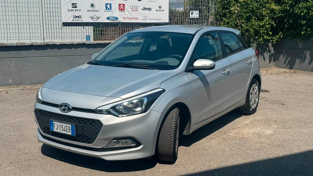 Hyundai i20 1.1 CRDi 12V 5 porte Blackline