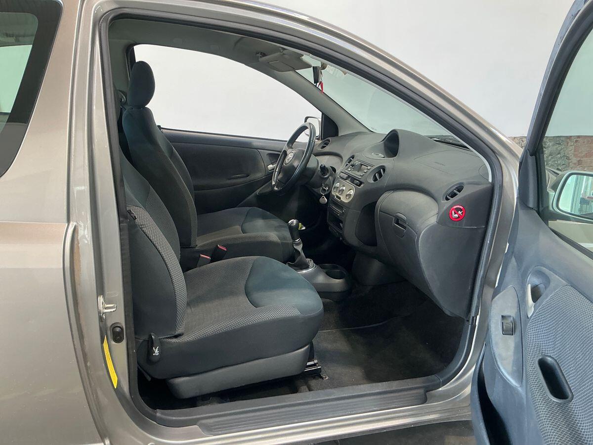 Toyota Yaris 1.3i 16V cat 3 porte Sol