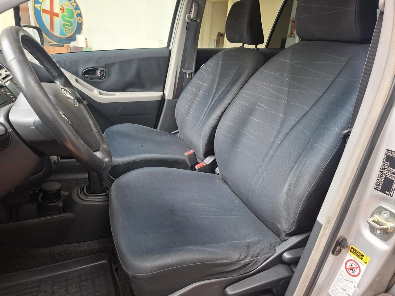 Toyota Yaris 5p 1.0 Sol, navi, telecamera, bluetooth.