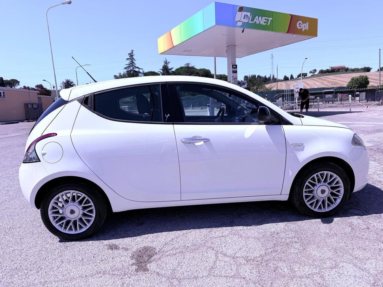 Lancia Ypsilon 1.2 69 CV 5 porte S&S Silver