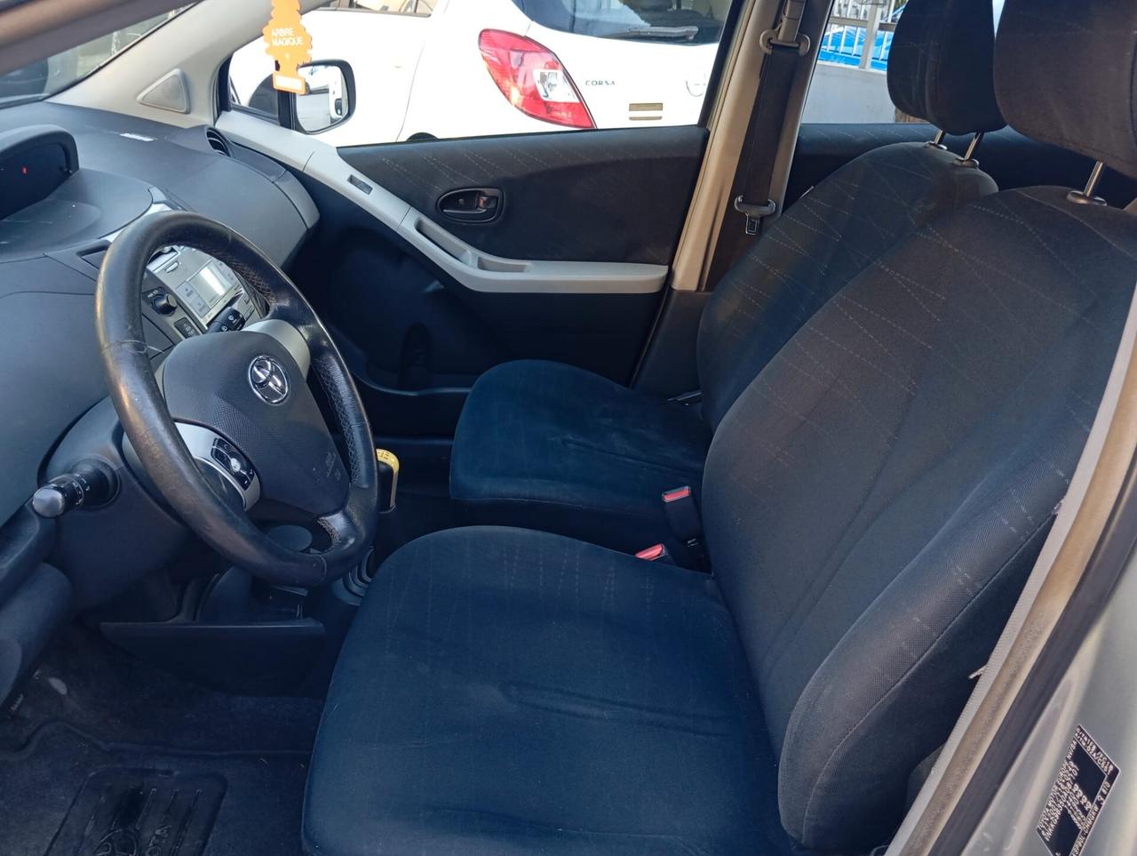 Toyota Yaris 1.0 5 porte Sol neopatentati permute