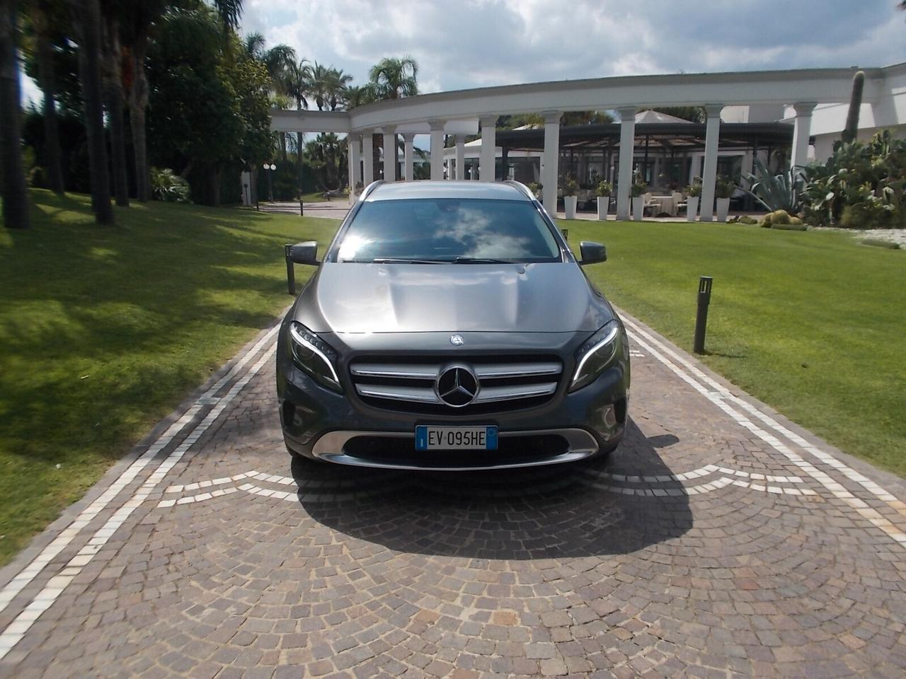 Mercedes-Benz GLA 200d Aut. *FULL OPT.* da VETRINA