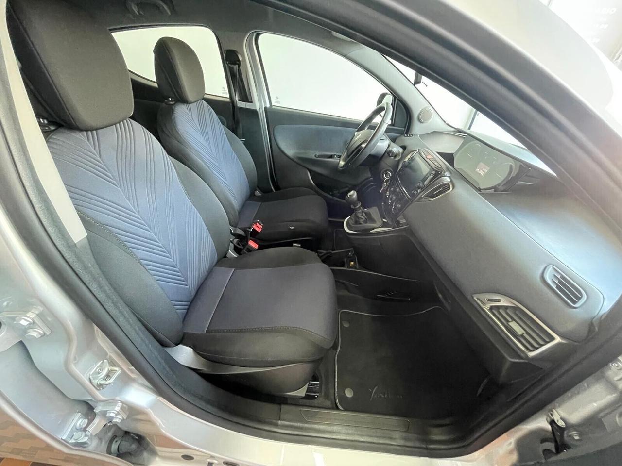 Lancia Ypsilon 1.0 FireFly 5 porte S&S Hybrid Ecochic Gold