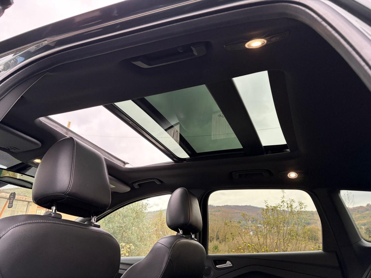 Ford Kuga 2.0 TDCI 150CV 4WD TETTO Powershift ST-Line