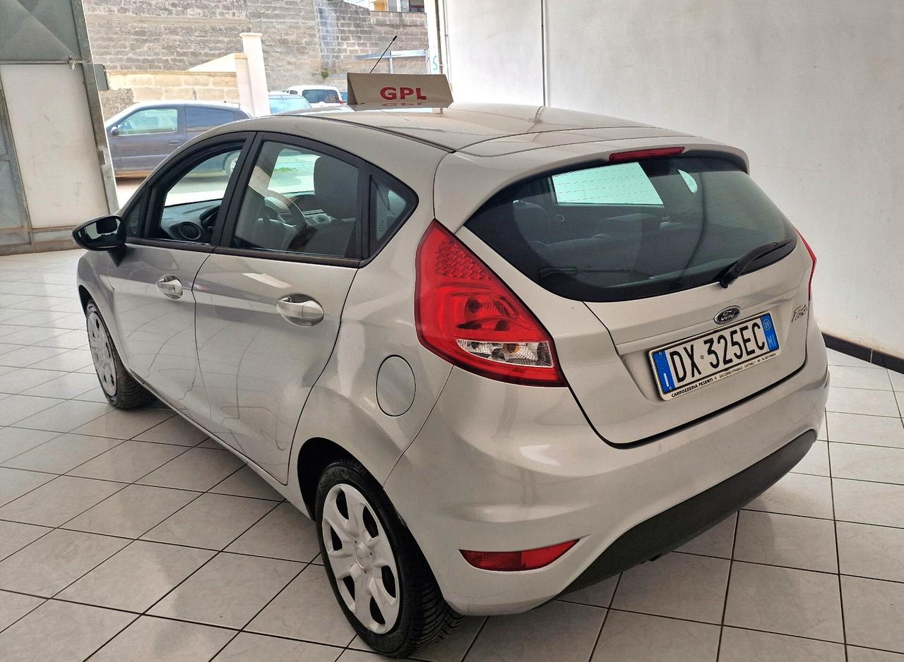 Ford Fiesta Gpl casa madre