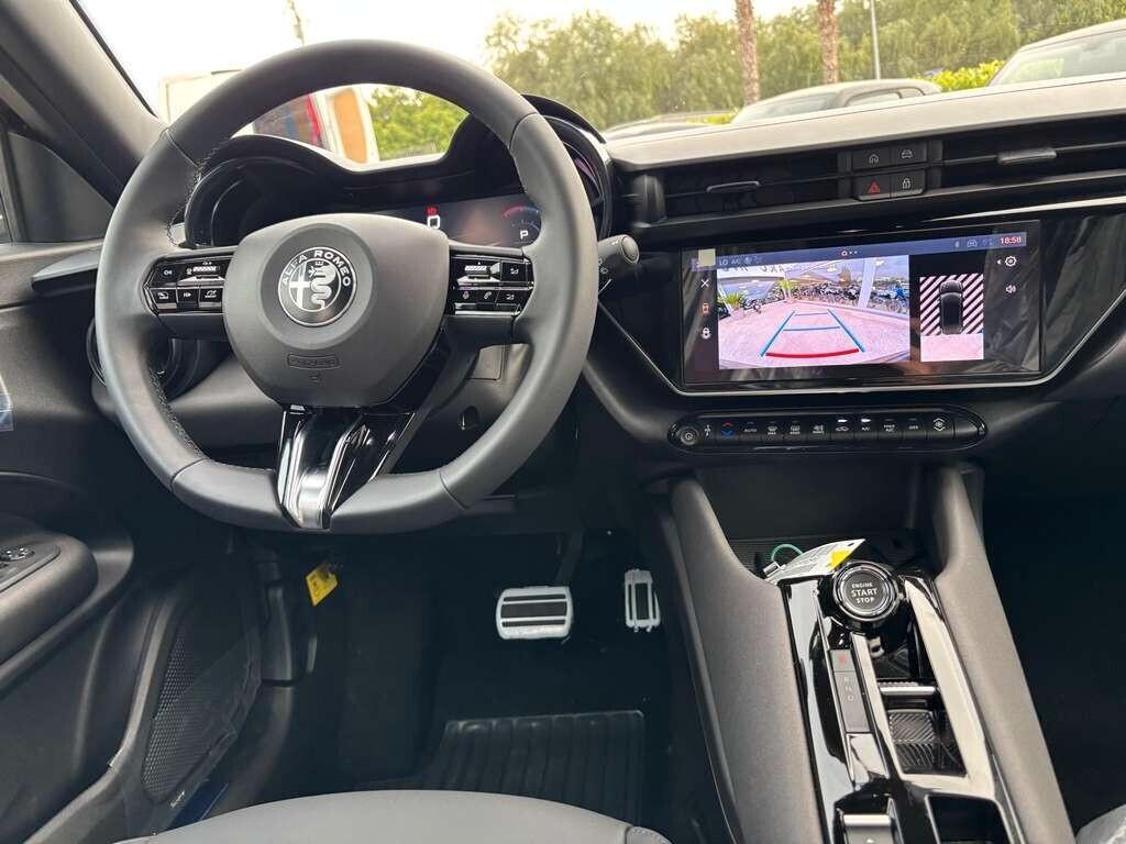 Alfa Romeo Junior 1.2 145 CV Hybrid eDCT6 Ti rent to buy