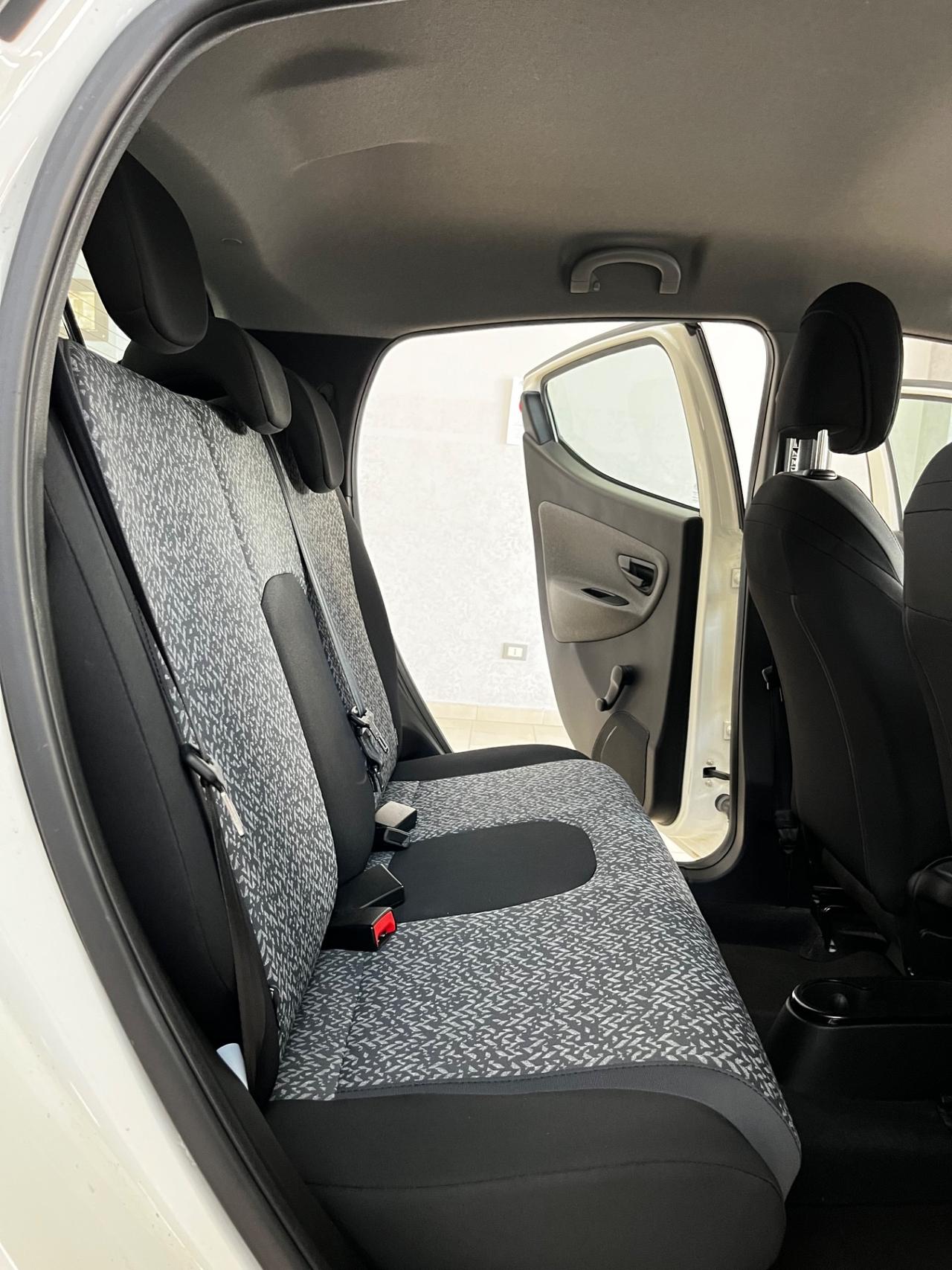 LANCIA YPSILON 1.0 FireFly 5 porte S&S Hybrid Ecochic Silver
