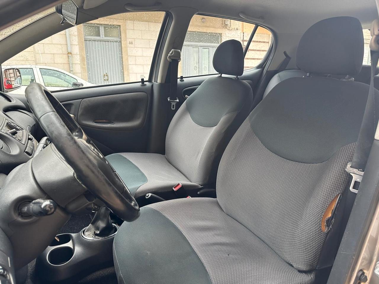 Toyota Yaris 1.0i 16V cat 5 porte