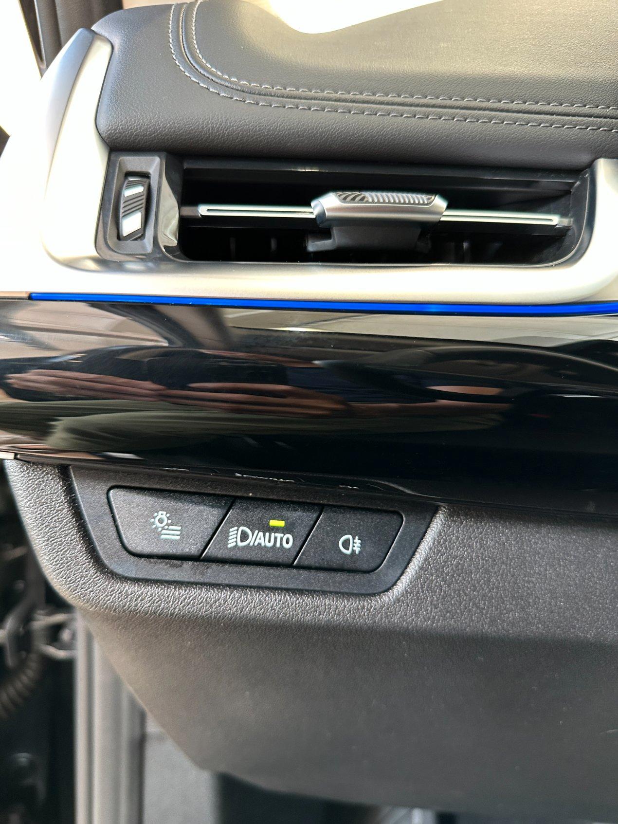 BMW X1 xdrive23d mhev 48V X-Line Edition Signature-19"-harmanK