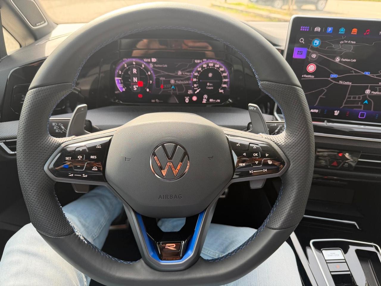 Volkswagen Golf R/2.0/DSG/4MOTION/BLACK EDITION/HEAD UP/NAVI/TELPDC/F1/CERCHI 19/SED.SPORT/PRONTA CONSEGNA!!