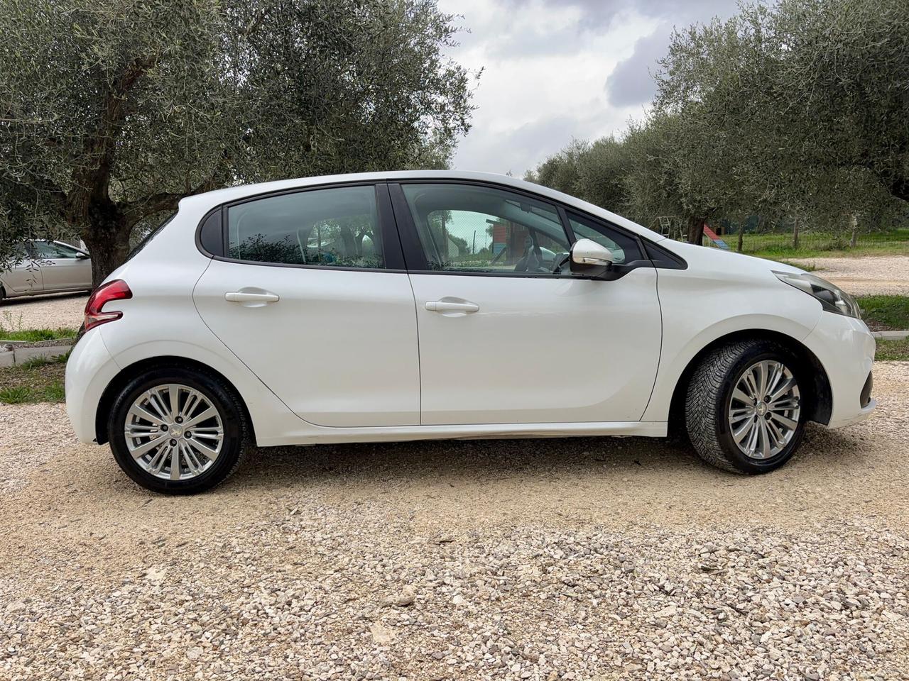 Peugeot 208 PureTech 82 5p. GPL Allure