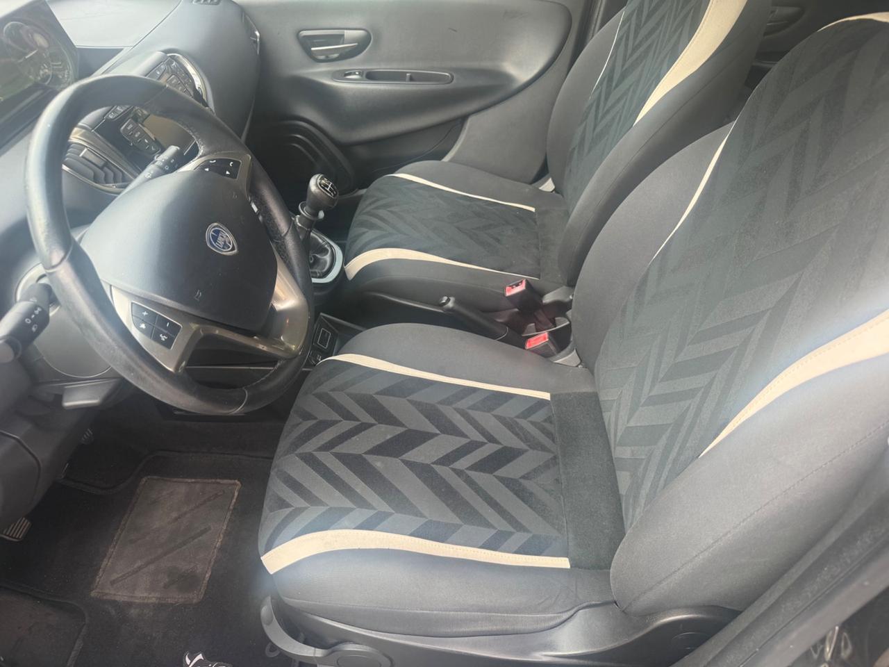Lancia Ypsilon 1.2 69 CV 5 porte S&S Platinum