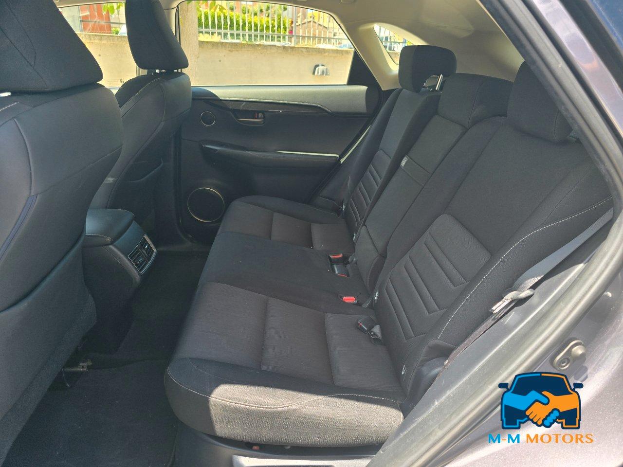 Lexus NX 300h 2.5 Executive 4wd cvt