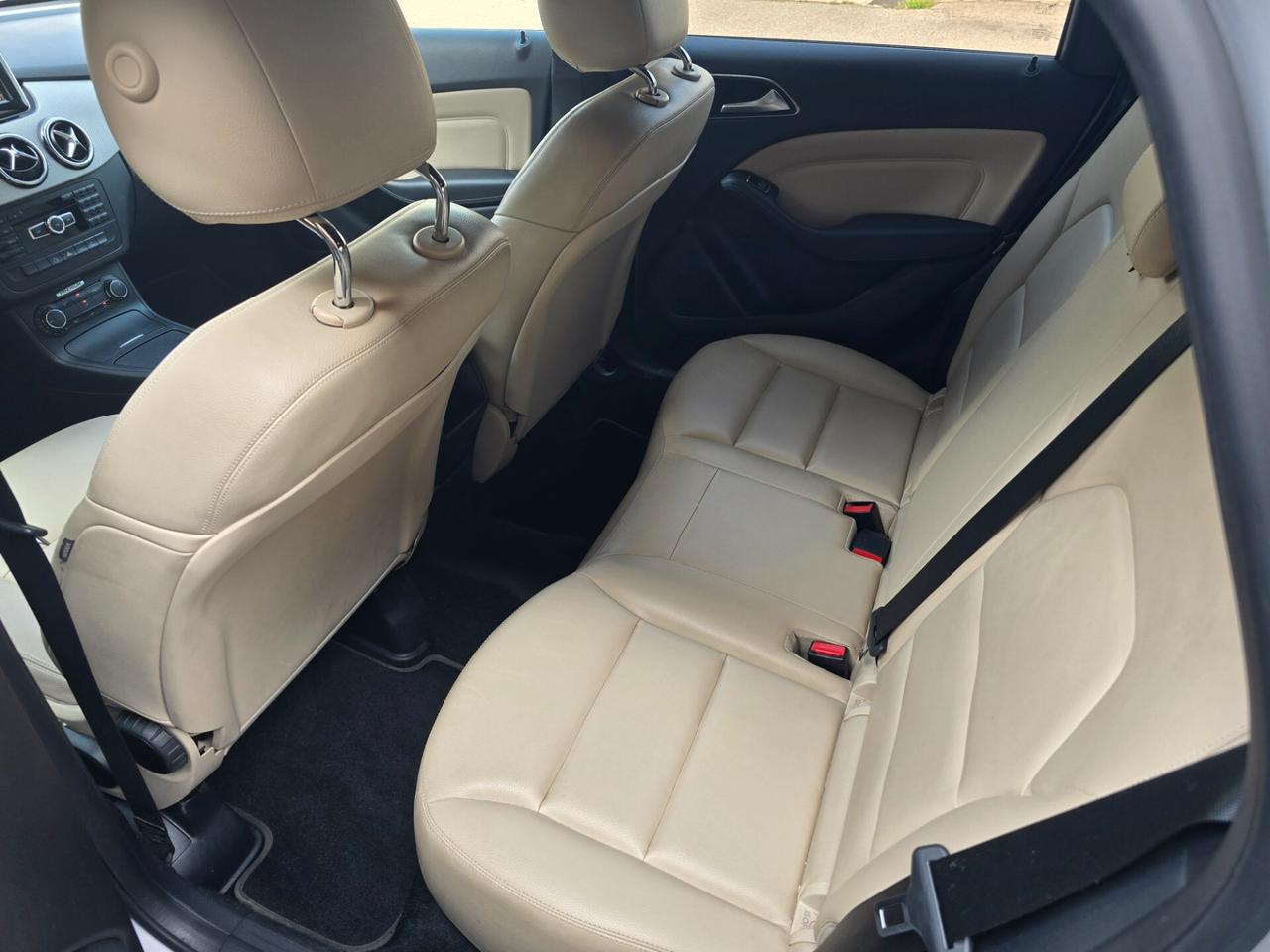 MERCEDES B180 PREMIUM AUTOMATIC