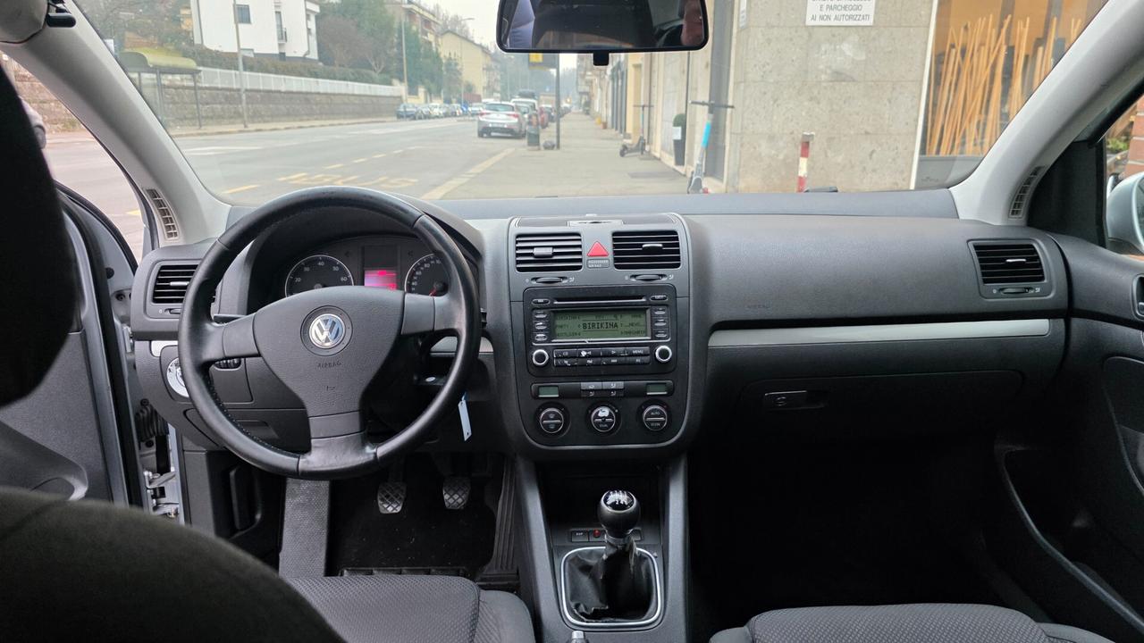 Volkswagen Golf 1.6 16V FSI 5p. Comfortline