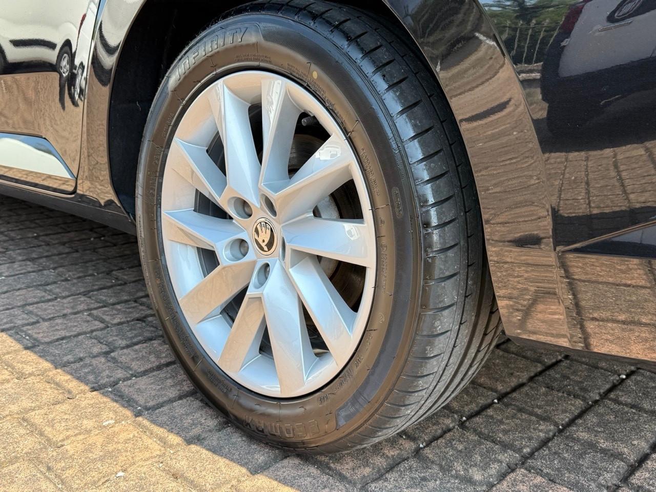 Skoda Superb 1.6 TDI SCR DSG FULL LED/UNIPRO