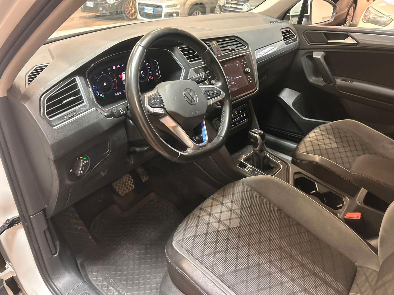 Volkswagen Tiguan 2.0 TDI 150 CV SCR DSG R-Line