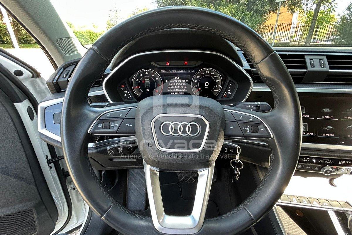 AUDI Q3 35 TFSI Business Advanced