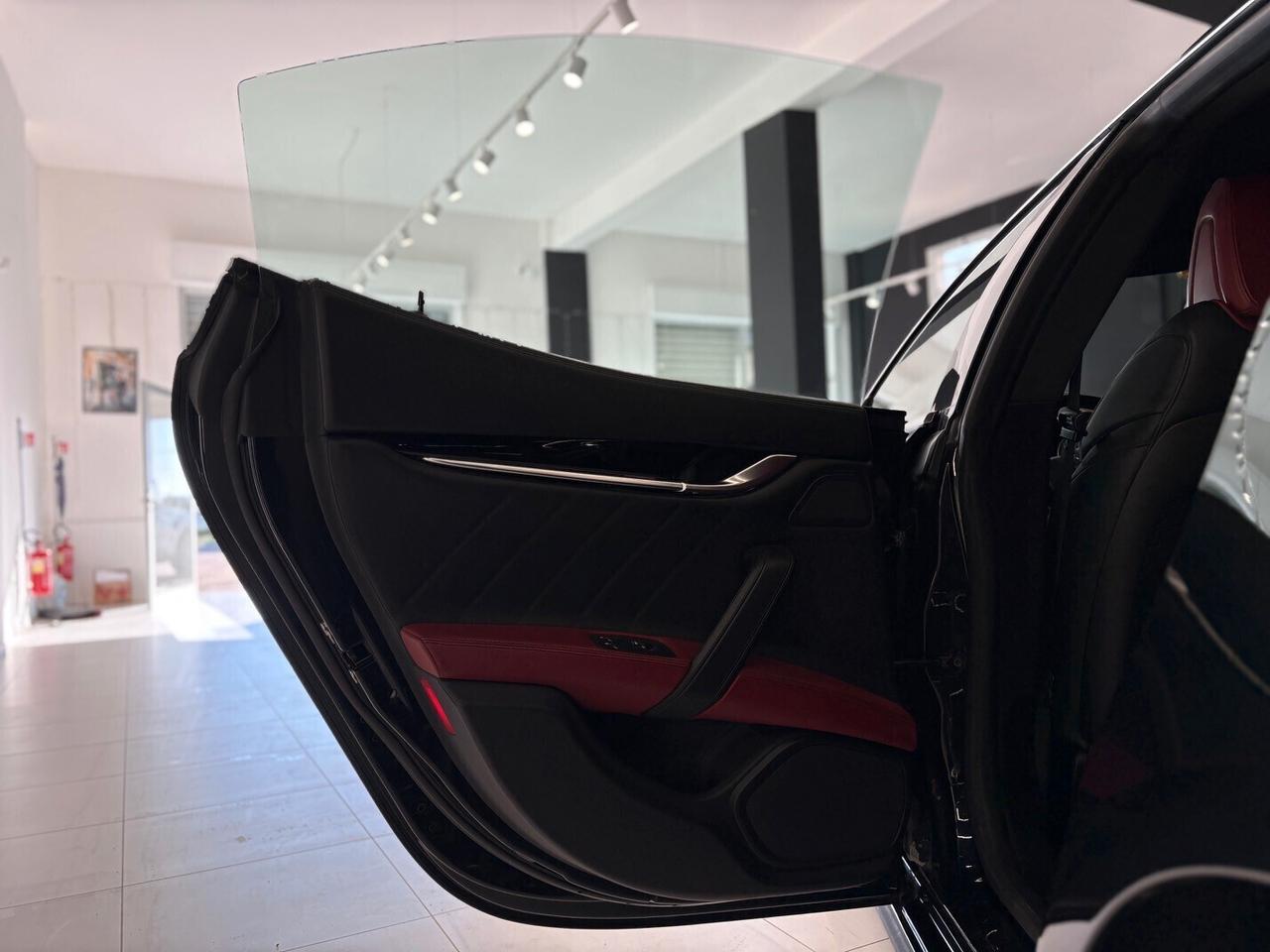 Maserati Ghibli 3.0 250 CV RIBELLE (1/200)