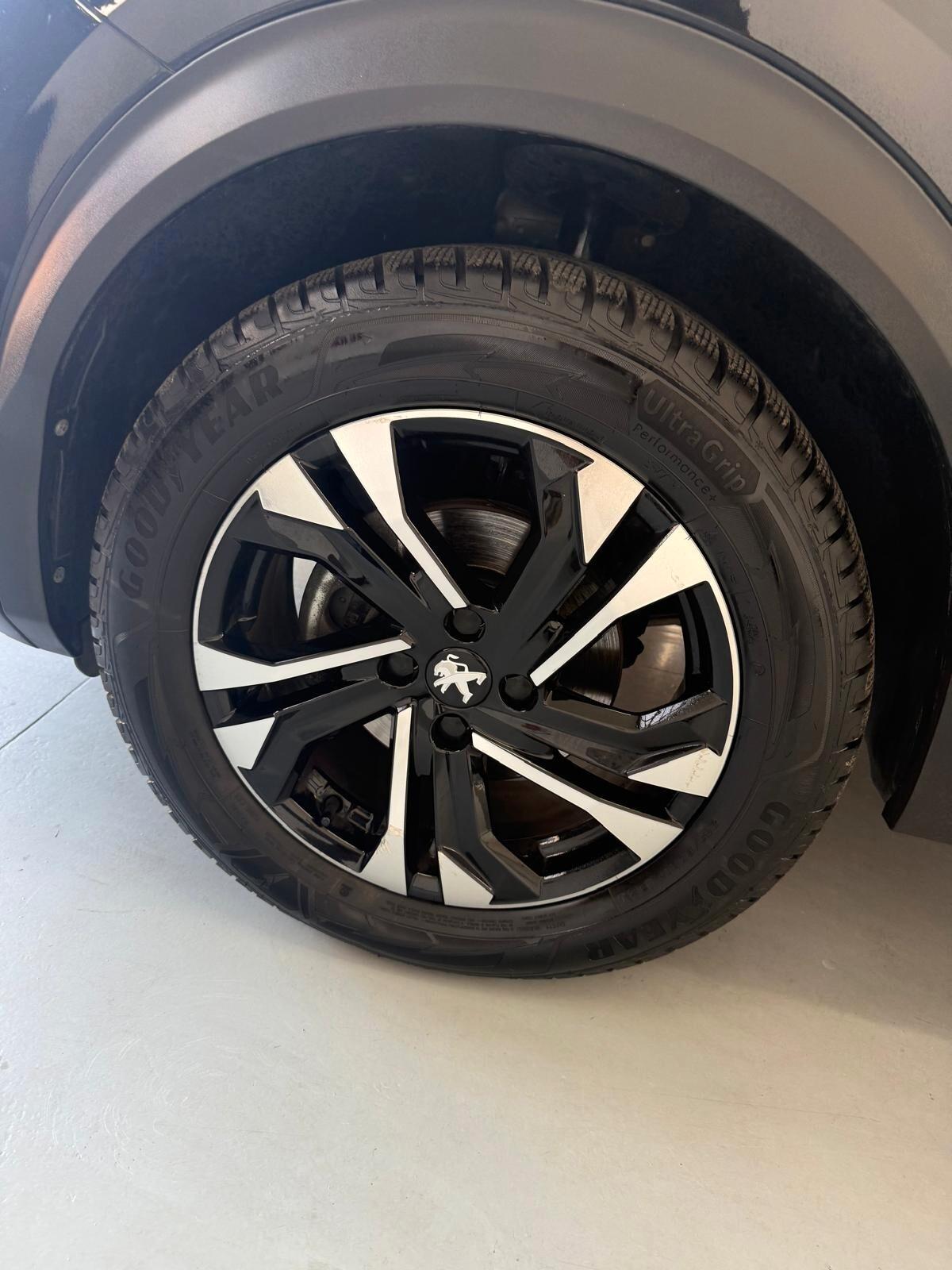 Peugeot 2008 PureTech 100 S&S Allure Pack
