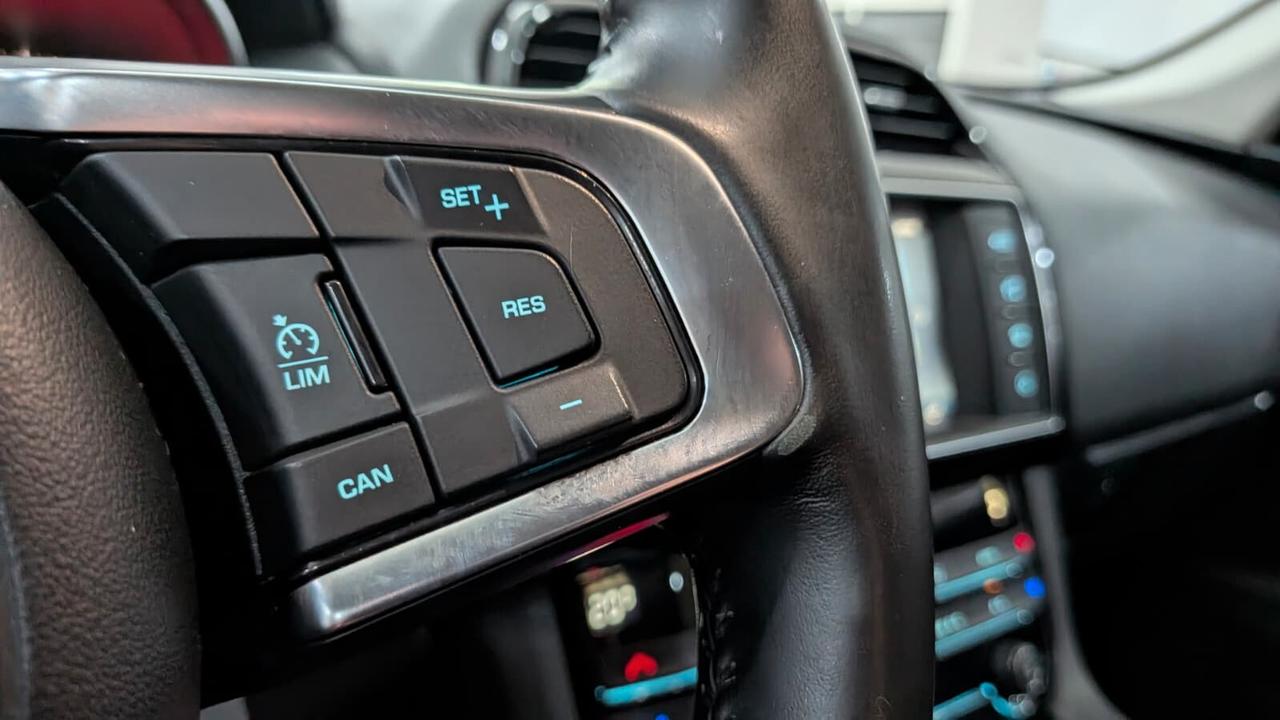 Jaguar F-Pace 2.0 D 180 CV AWD Prestige