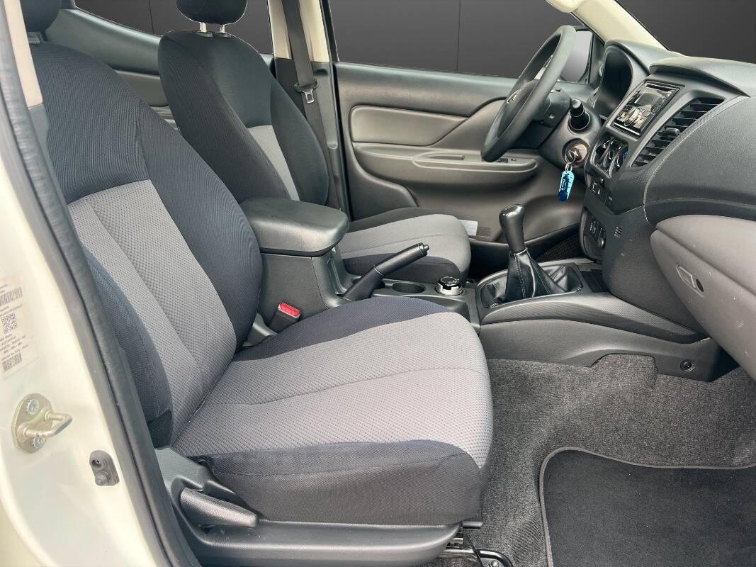 Mitsubishi L200 Double Cab D.cab 2.4d Invite 2wd 154cv N1