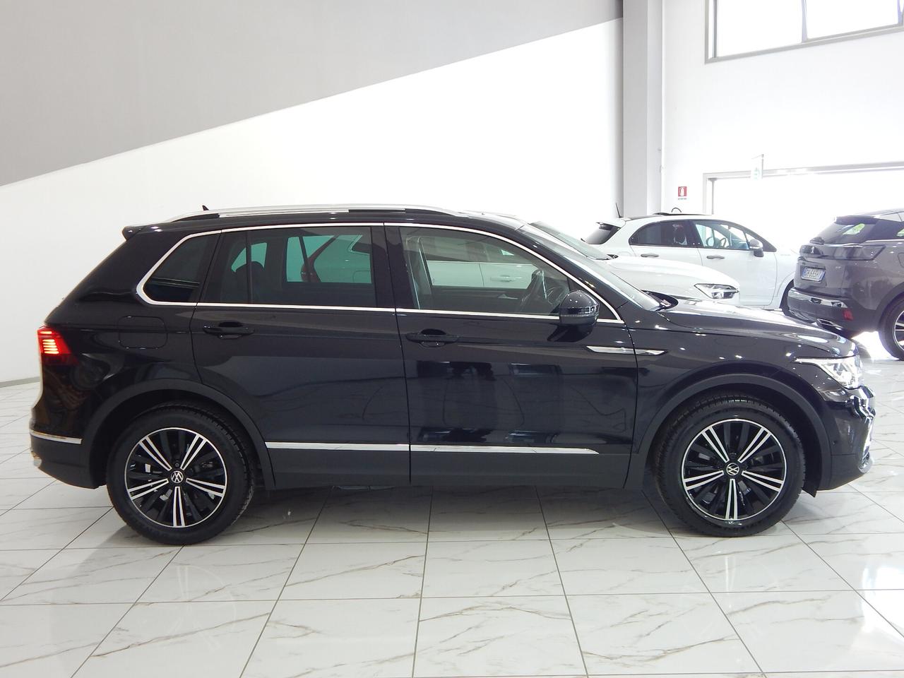 Volkswagen Tiguan 2.0 TDI Elegance 150cv DSG TETTO-NAVI-RADAR-PARK-LED
