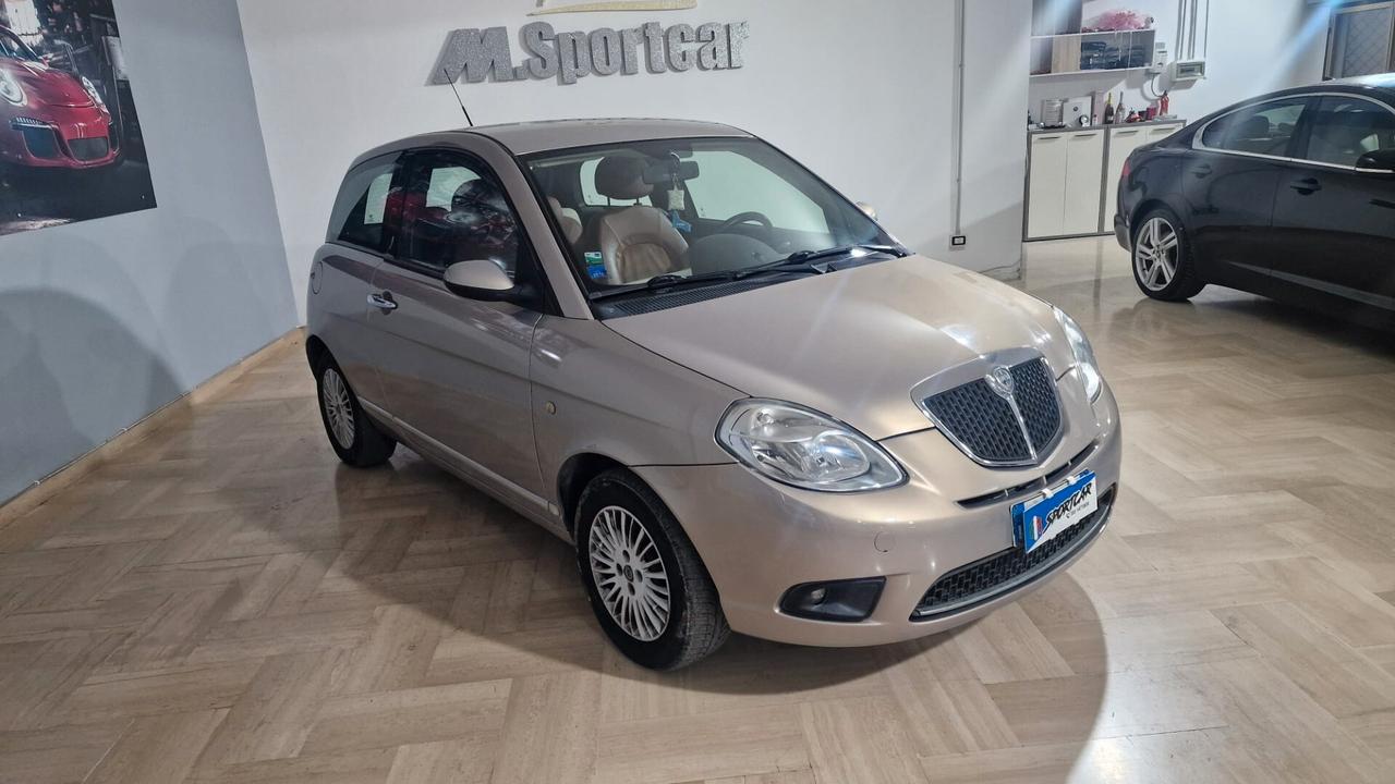 Lancia Ypsilon 1.3 MJT 75 CV Platino