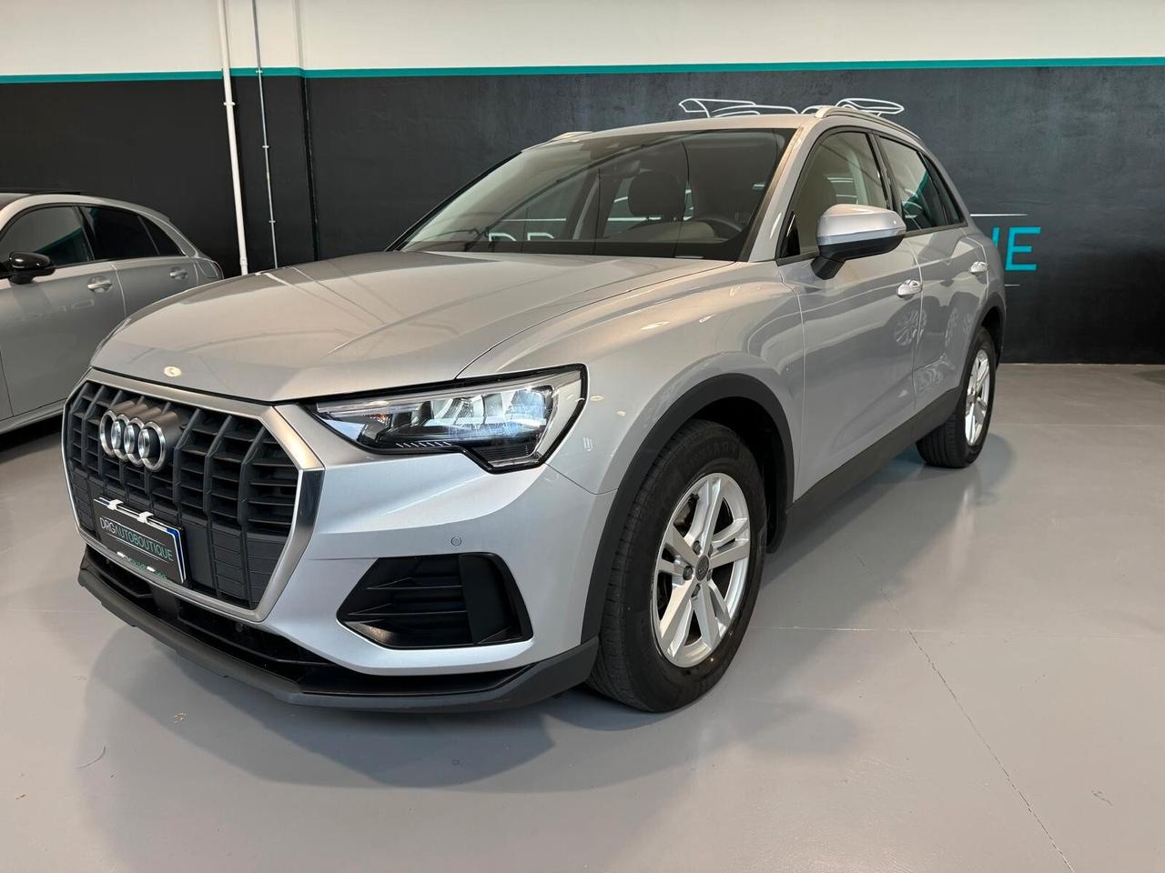 Audi Q3 35 TDI S tronic Business/AUDI MMI PLUS