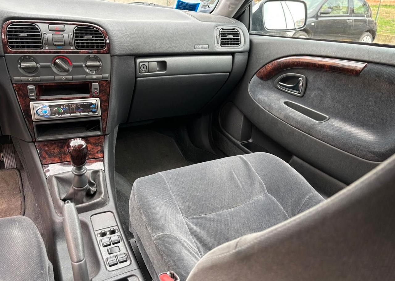 Volvo V40 1.6 16V cat