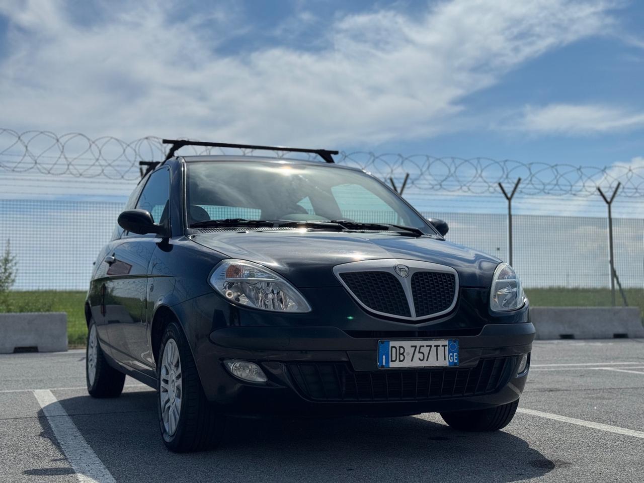 LANCIA YPSILON 1.2 BENZINA MOMO DESING NEO PATENTATI