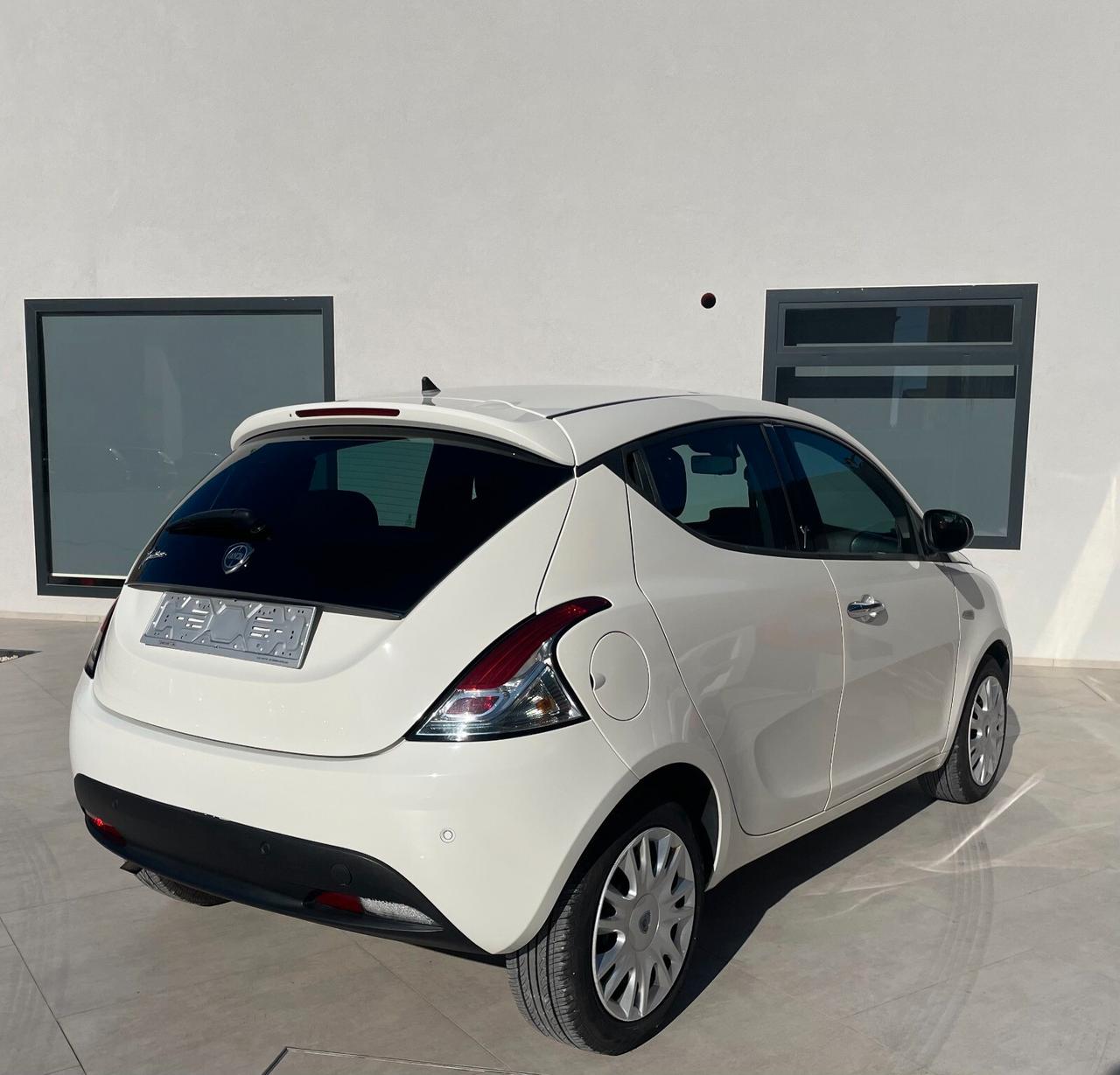 Lancia Ypsilon 0.9 TwinAir 85 CV 5 porte S&S Silver Automatica