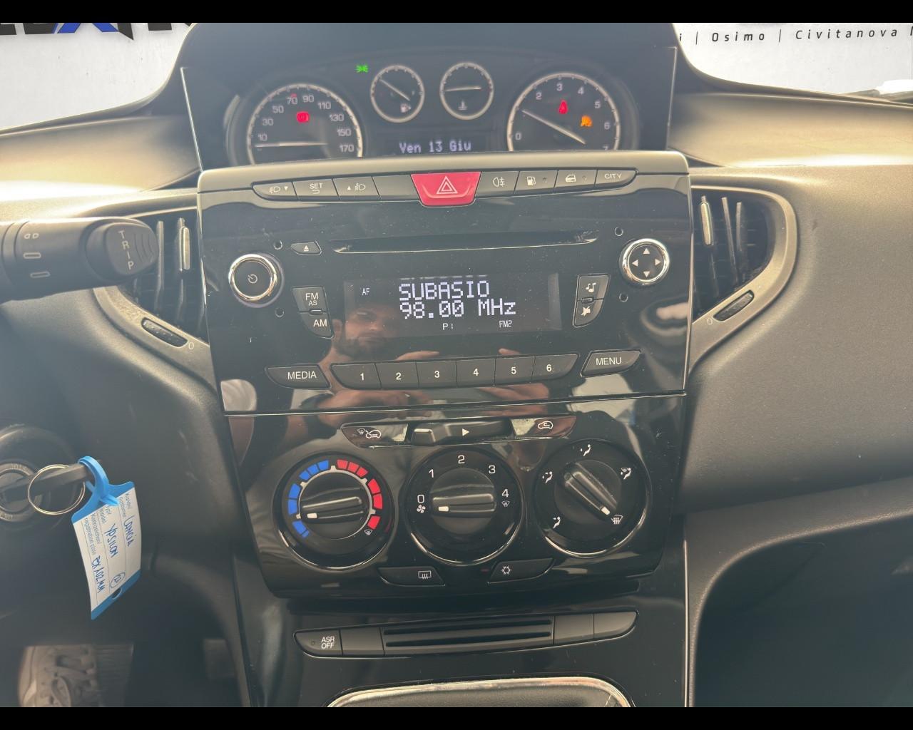 LANCIA Ypsilon 3ª serie - Ypsilon 0.9 TwinAir 85 CV 5 porte Metano