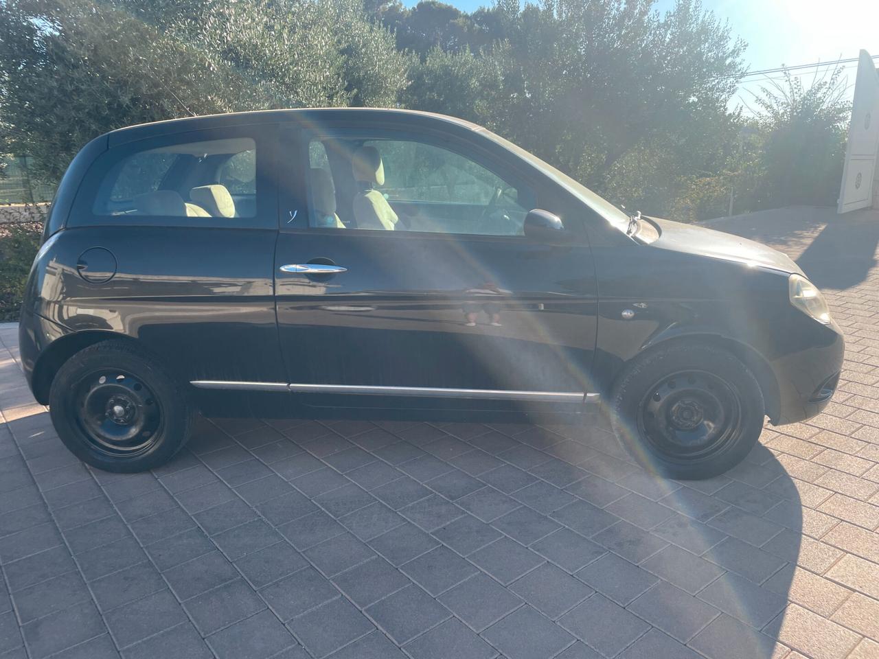 Lancia Ypsilon 1.3 MJT 75 CV Platino
