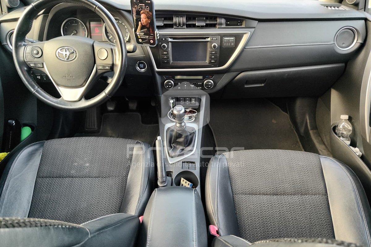 TOYOTA Auris 1.6 Active