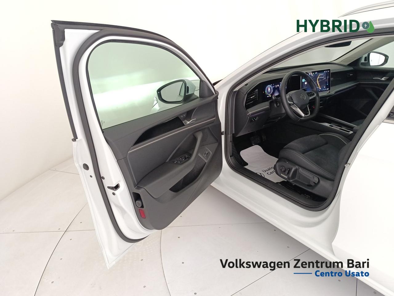 Volkswagen Passat 1.5 tsi ehybrid business 204cv dsg