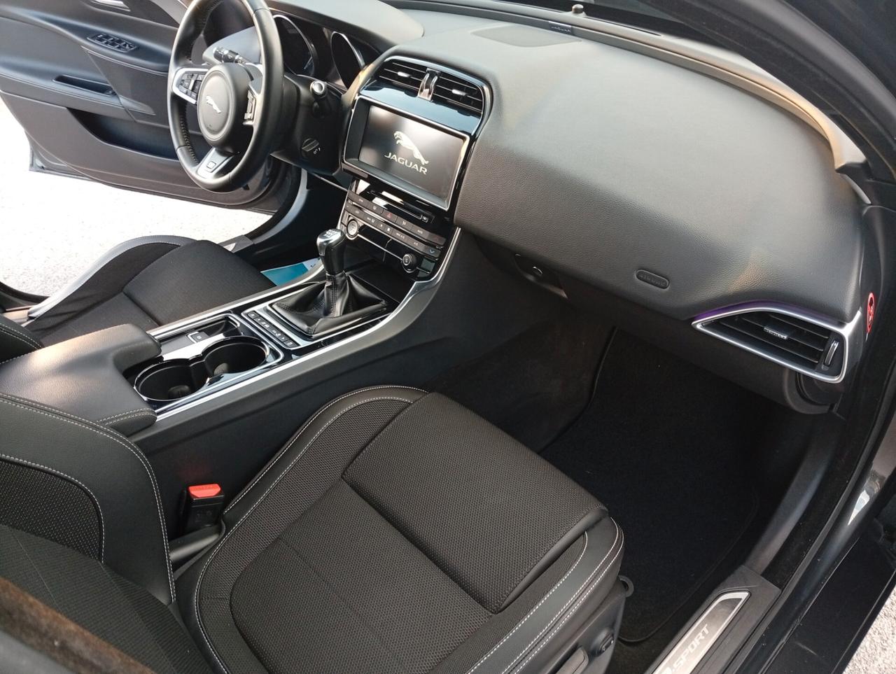 Jaguar XE 2.0 D Turbo Portfolio