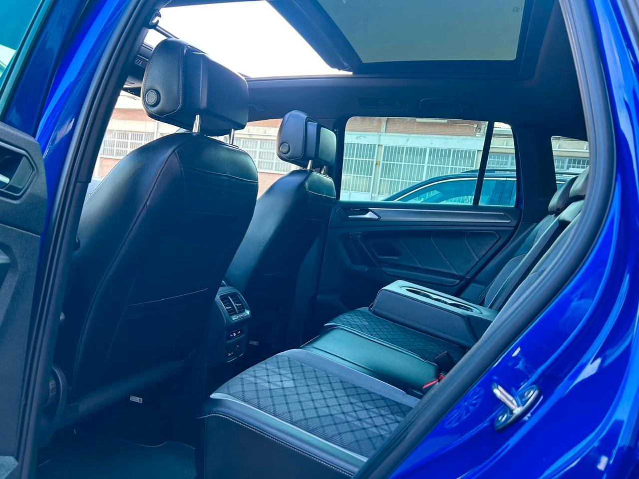 Volkswagen Tiguan 2.0 TDI 150 CV SCR DSG R-Line TETTO PANORAMICO