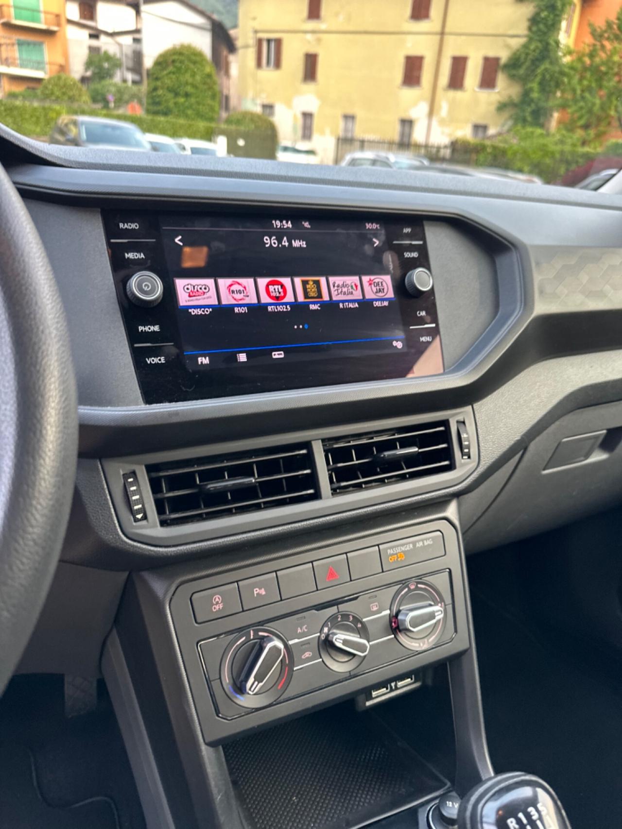 Volkswagen T-CROSS 1.6 TDI STYLE EURO6B LANEASS FRONTASS