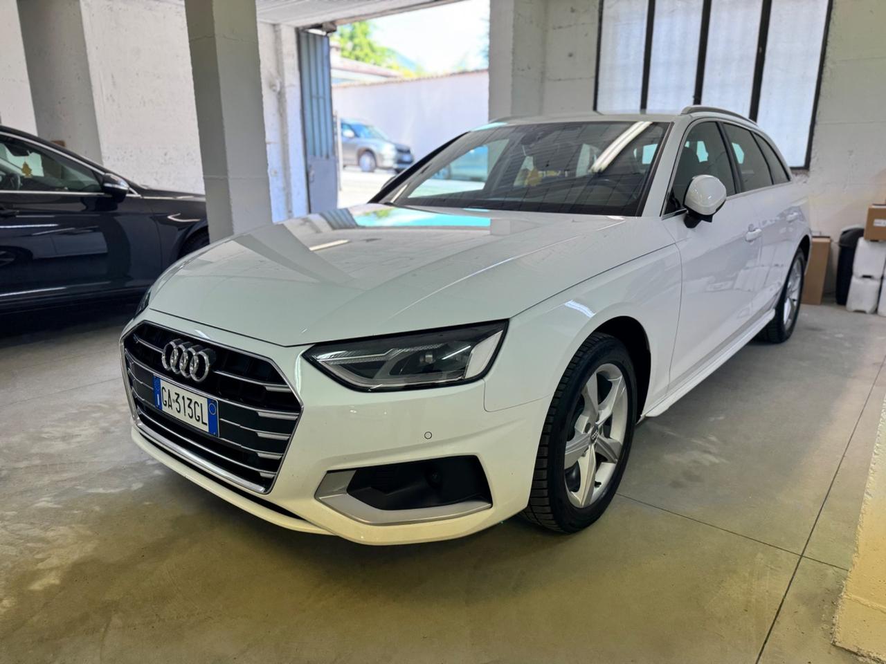 Audi A4 Avant 30 TDI/136 CV S tronic Business Advanced