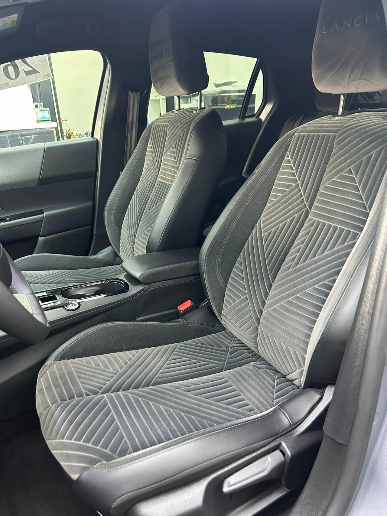 Lancia Ypsilon Hybrid 1.2 100 cv e-DCT LX