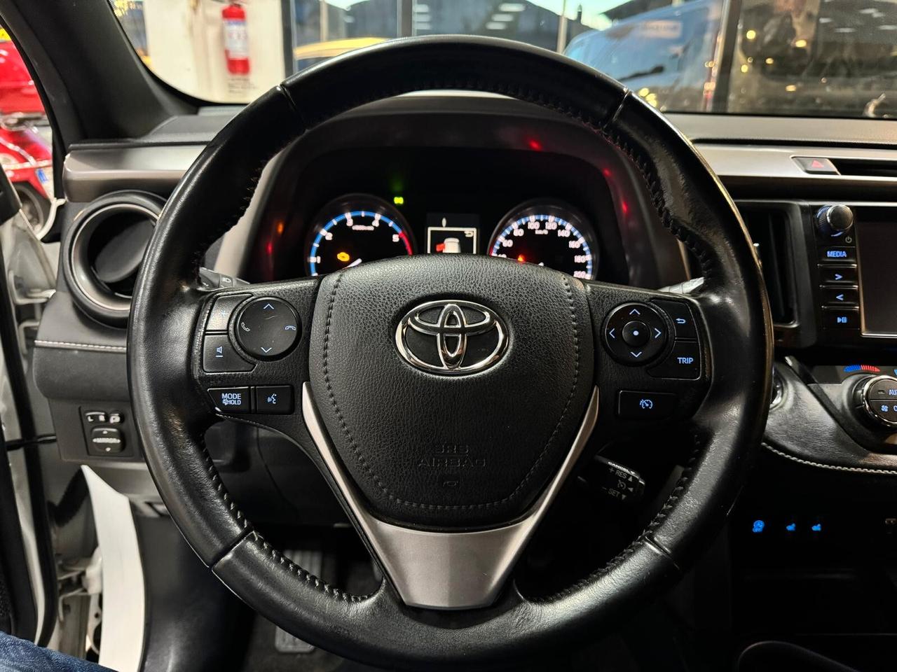 Toyota RAV 4 2.0 D-4D 2WD Lounge MY '17 UNICOPR. PARI AL NUOVO