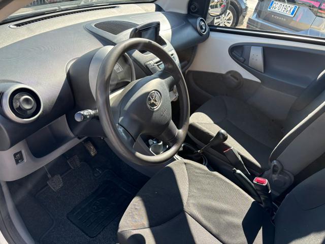 TOYOTA Aygo 1.0 12V VVT-i 5 porte Now Connect NEOPATENTATI